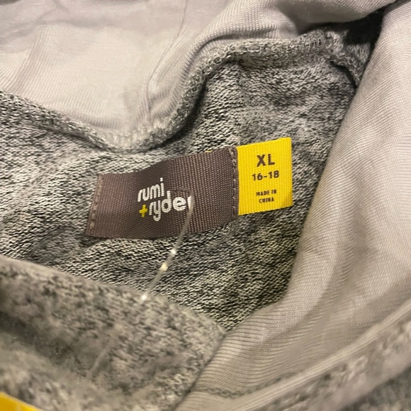 The brushed tulip hem hoodie - Picture 2 of 5